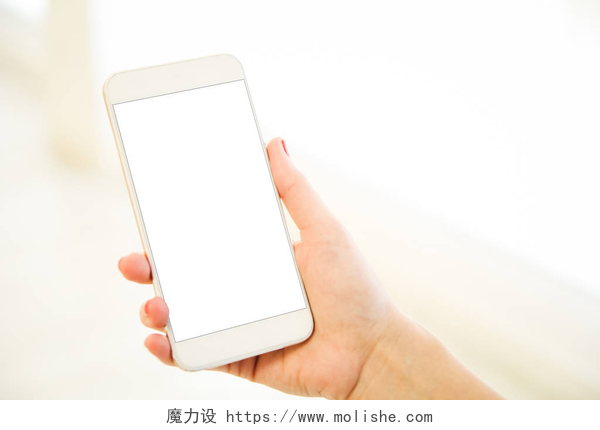 用手拿着一个白屏的手机手持空白白屏智能手机